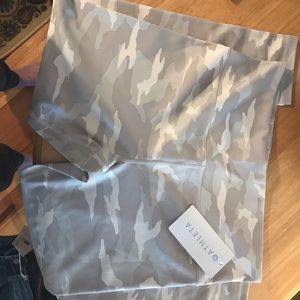 Athleta, NWT, 7/8 Camo Leggings, Lg.  Super Cute